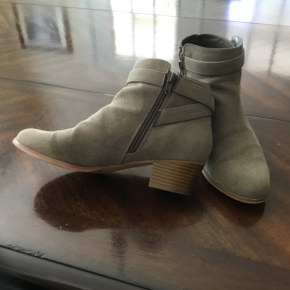GIANI BERNINI Suede Ankle Boots